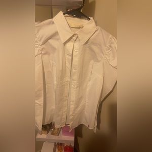 Small white top new never worne it